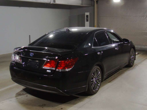 2013 Toyota Crown Hybrid AWS210[1]