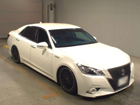 2015 Toyota Crown Hybrid AWS210[2]