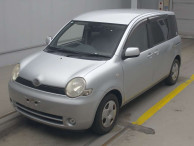 2004 Toyota Sienta