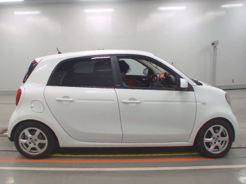 2015 Smart fortwo 453042[2]