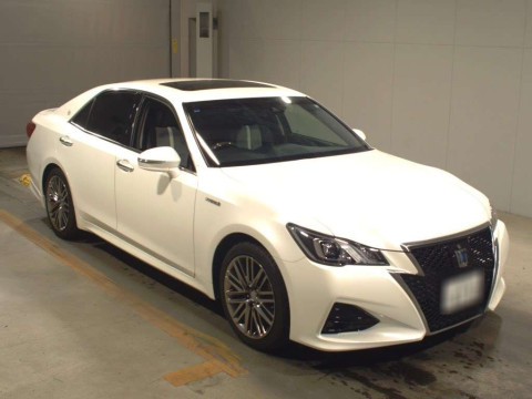 2016 Toyota Crown Hybrid AWS210[2]