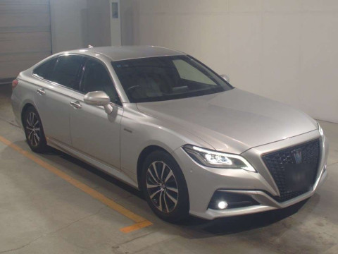 2018 Toyota Crown Hybrid AZSH20[2]