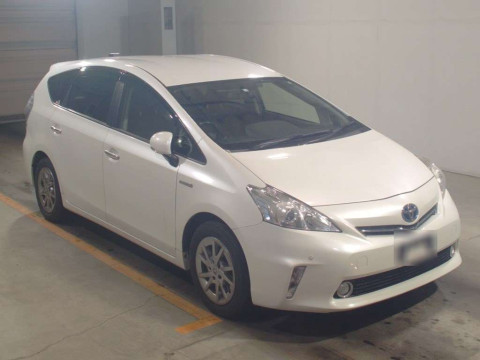 2014 Toyota Prius alpha ZVW40W[2]