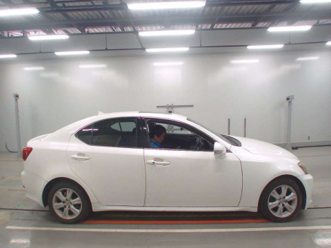 2010 Lexus IS GSE20[2]