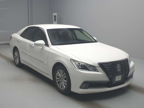 2013 Toyota Crown GRS210[2]