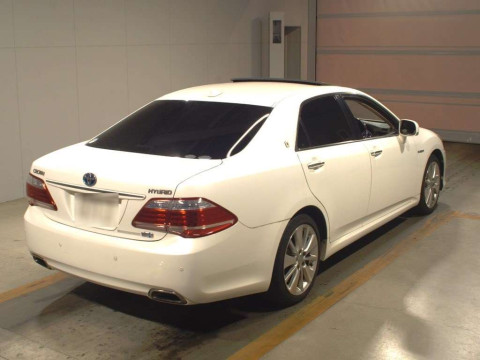 2010 Toyota Crown Hybrid GWS204[1]