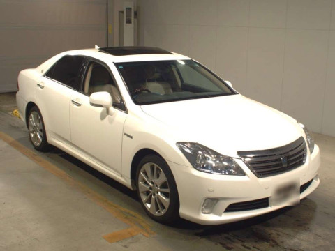 2010 Toyota Crown Hybrid GWS204[2]