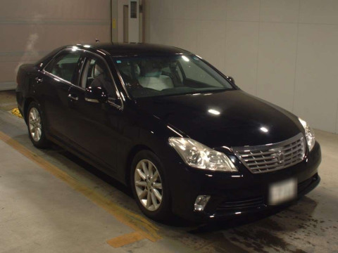 2010 Toyota Crown GRS202[2]