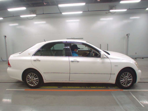 2005 Toyota Crown GRS182[2]