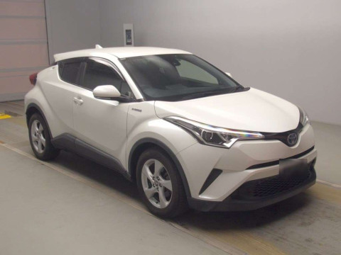 2017 Toyota C-HR ZYX10[2]