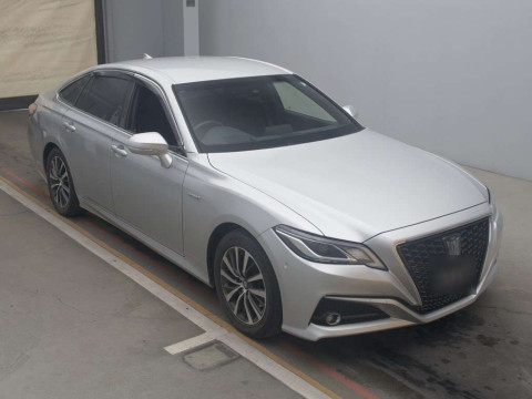 2018 Toyota Crown Hybrid AZSH20[2]