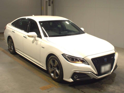 2018 Toyota Crown Hybrid AZSH20[2]