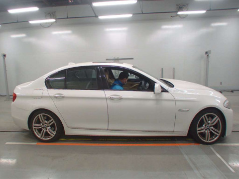 2011 BMW 5 Series FR35[2]