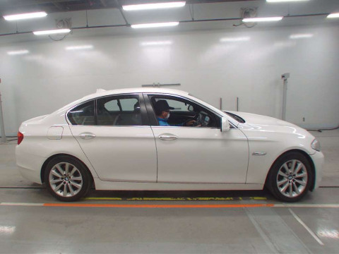 2013 BMW 5 Series XG28[2]