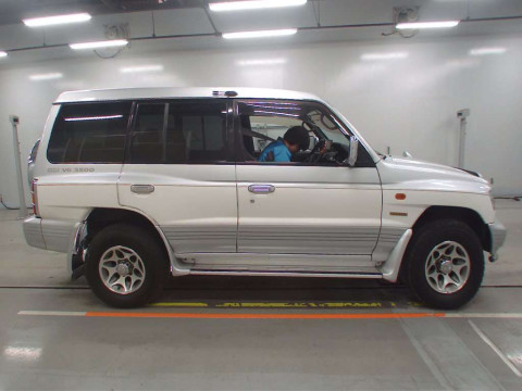 1998 Mitsubishi Pajero V45W[2]