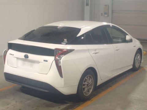 2017 Toyota Prius ZVW50[1]