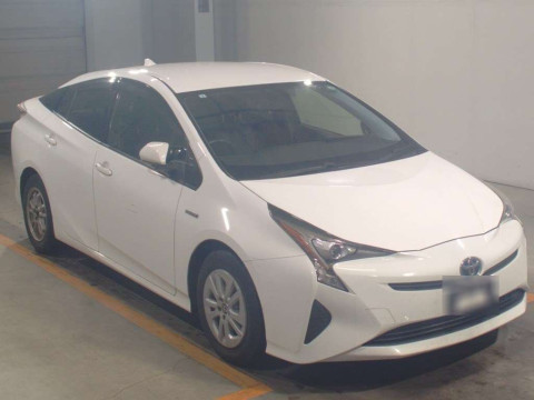 2017 Toyota Prius ZVW50[2]