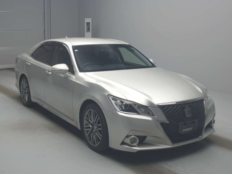 2013 Toyota Crown GRS210[2]