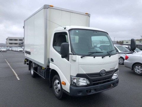 2019 Toyota Toyoace Truck XZU605[2]