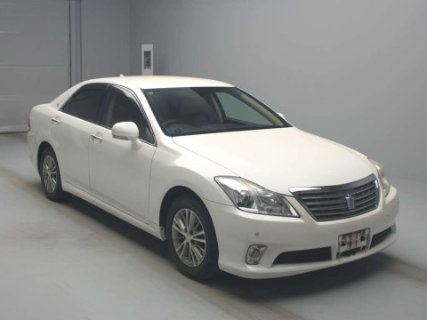 2010 Toyota Crown GRS200[2]