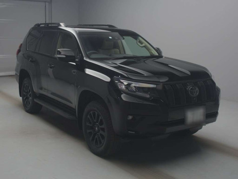 2022 Toyota Land Cruiser Prado TRJ150W[2]