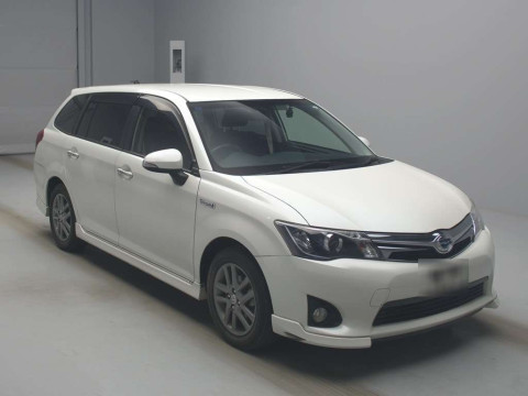 2013 Toyota Corolla Fielder NKE165G[2]