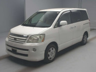 2005 Toyota Noah