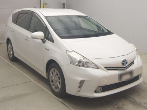 2014 Toyota Prius alpha ZVW41W[2]