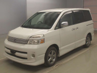 2005 Toyota Voxy