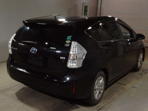 2012 Toyota Prius alpha ZVW41W[1]