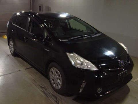 2012 Toyota Prius alpha ZVW41W[2]