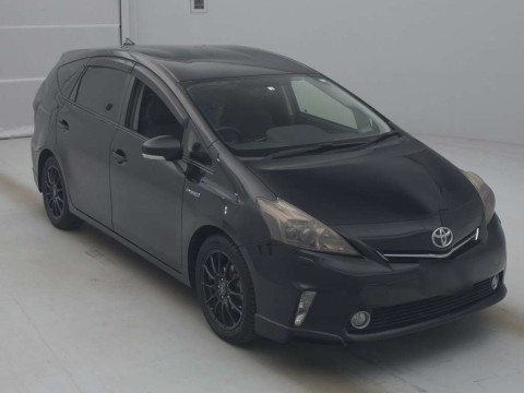 2012 Toyota Prius alpha ZVW41W[2]