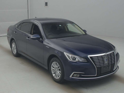 2018 Toyota Crown Hybrid AWS211[2]