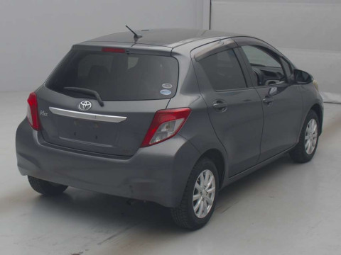 2011 Toyota Vitz NSP130[1]