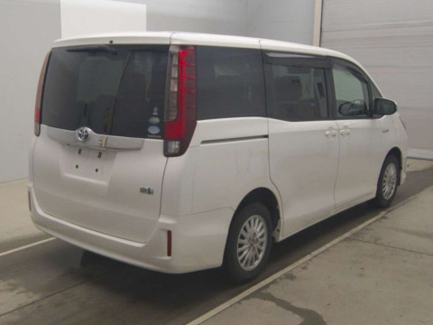 2014 Toyota Noah ZWR80G[1]