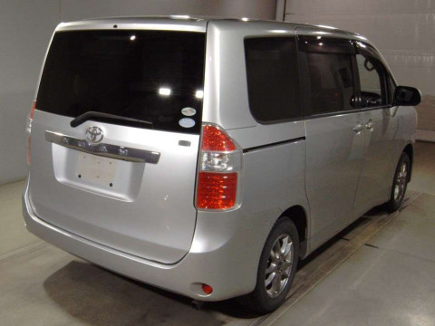 2009 Toyota Noah ZRR70G[1]