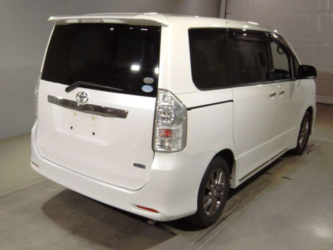 2012 Toyota Voxy ZRR70W[1]