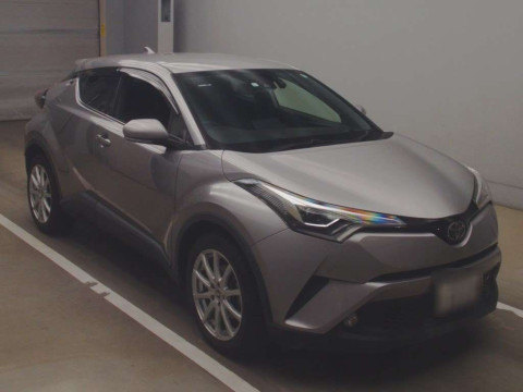 2017 Toyota C-HR NGX50[2]