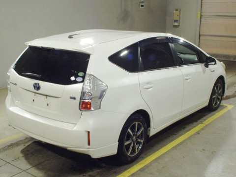 2012 Toyota Prius alpha ZVW41W[1]