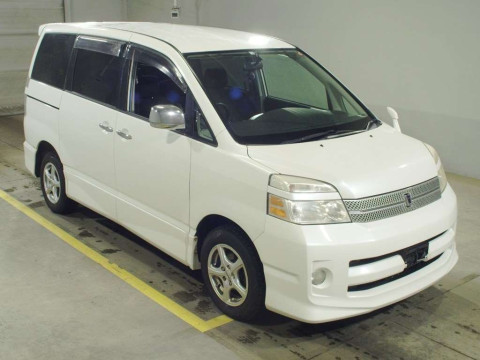 2006 Toyota Voxy AZR65G[2]