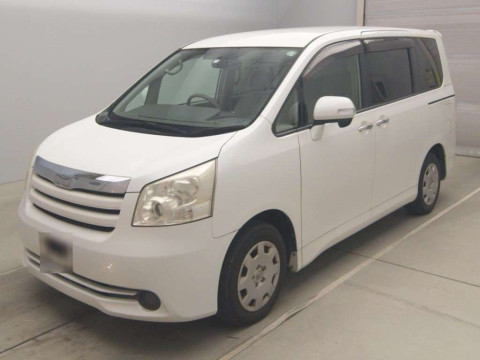 2010 Toyota Noah ZRR70G[0]