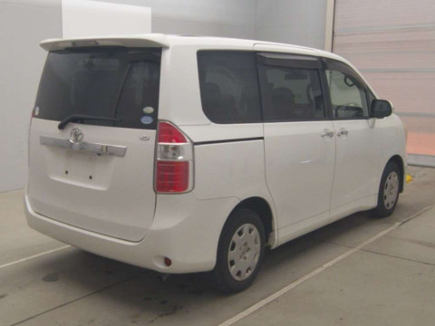 2010 Toyota Noah ZRR70G[1]