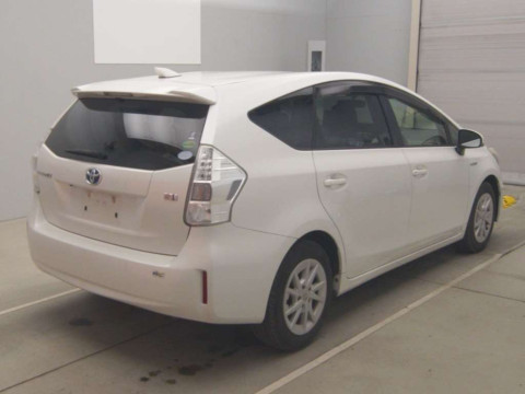 2013 Toyota Prius alpha ZVW41W[1]