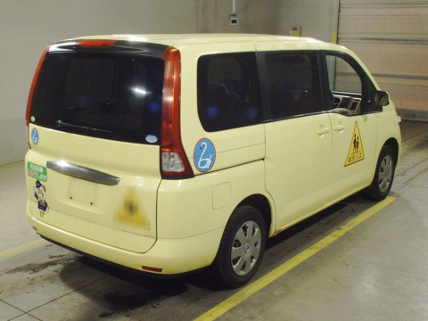 2006 Nissan Serena NC25[1]