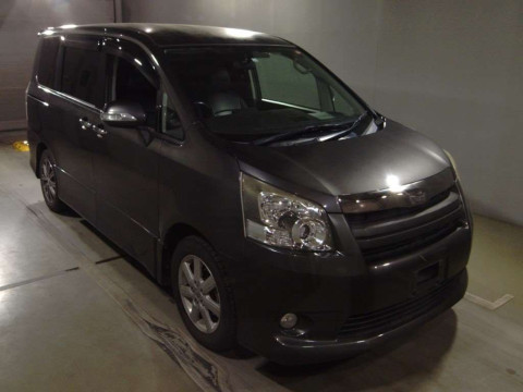 2007 Toyota Noah ZRR70W[2]