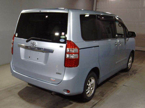 2012 Toyota Noah ZRR75G[1]