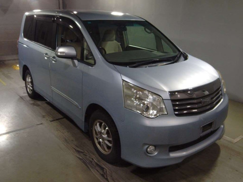 2012 Toyota Noah ZRR75G[2]