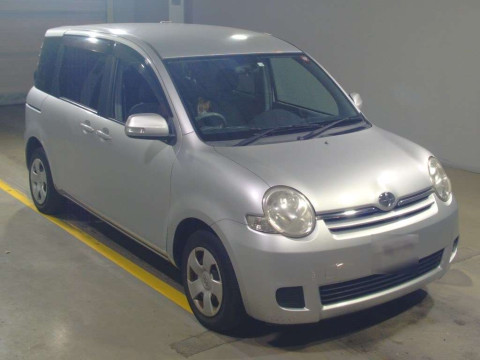 2010 Toyota Sienta NCP81G[2]