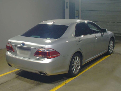 2012 Toyota Crown Hybrid GWS204[1]