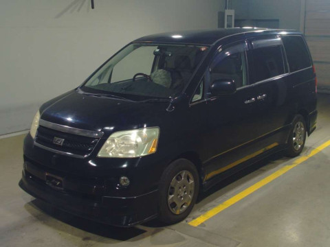 2006 Toyota Noah AZR60G[0]